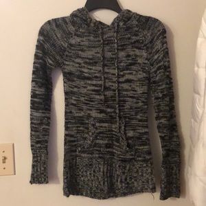 Black and white tunic sweater